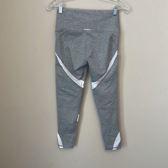 Aerie Grey High Waisted Yoga Pants/ Leggings Size M - Picture 3 of 10